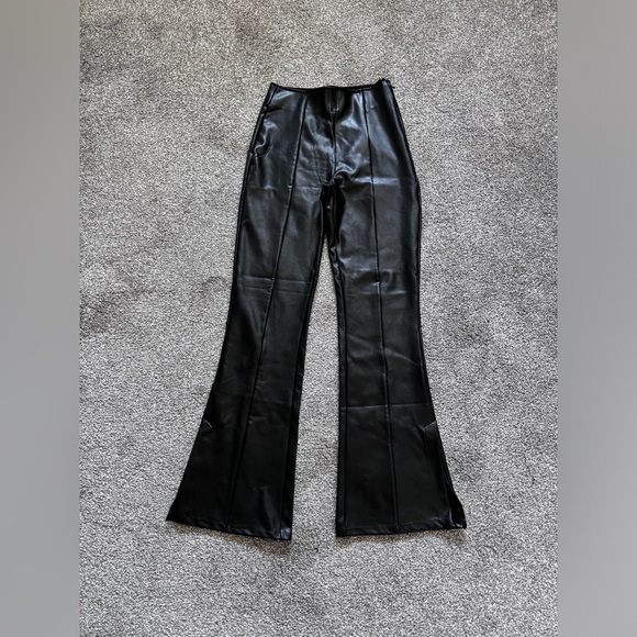 NWT ABERCROMBIE & FITCH Vegan leather flare leg split hem pants Black Small - Picture 4 of 10